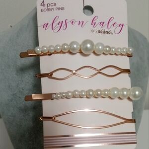 Alyson Haley by Scunci Pearl and Gold Bobby Pins - 4 Pack